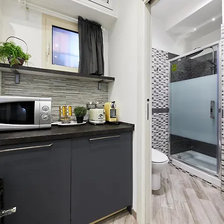 Iflat One Step From Colosseum *