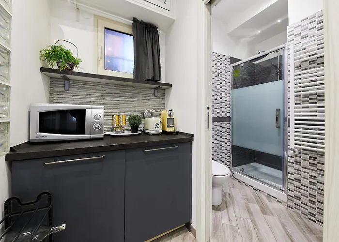 Iflat One Step From Colosseum *